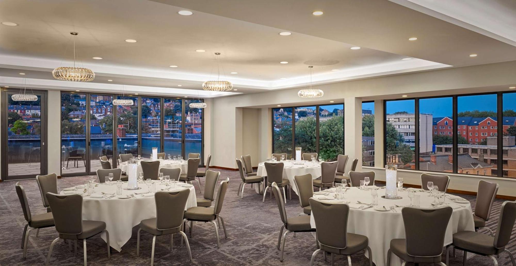 Doubletree By Hilton Lincoln Hotel Buitenkant foto