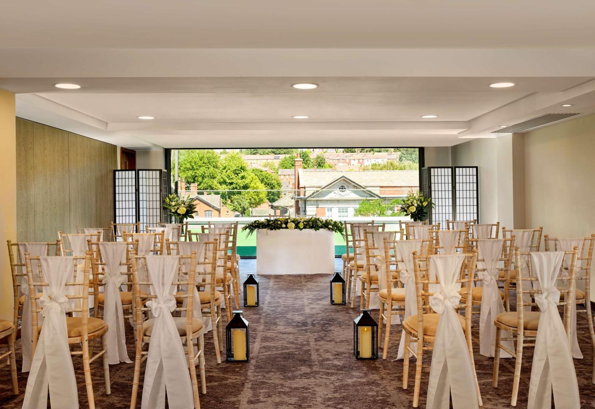 Doubletree By Hilton Lincoln Hotel Buitenkant foto
