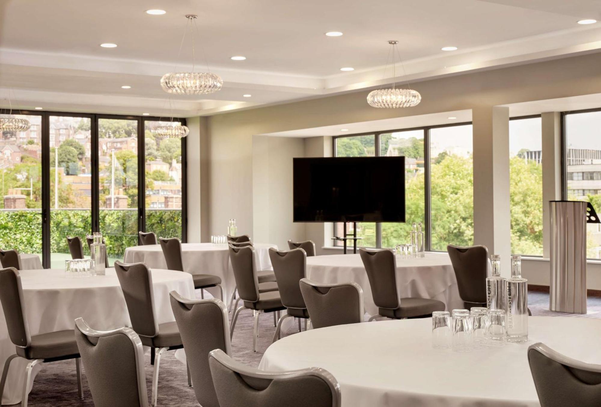 Doubletree By Hilton Lincoln Hotel Buitenkant foto