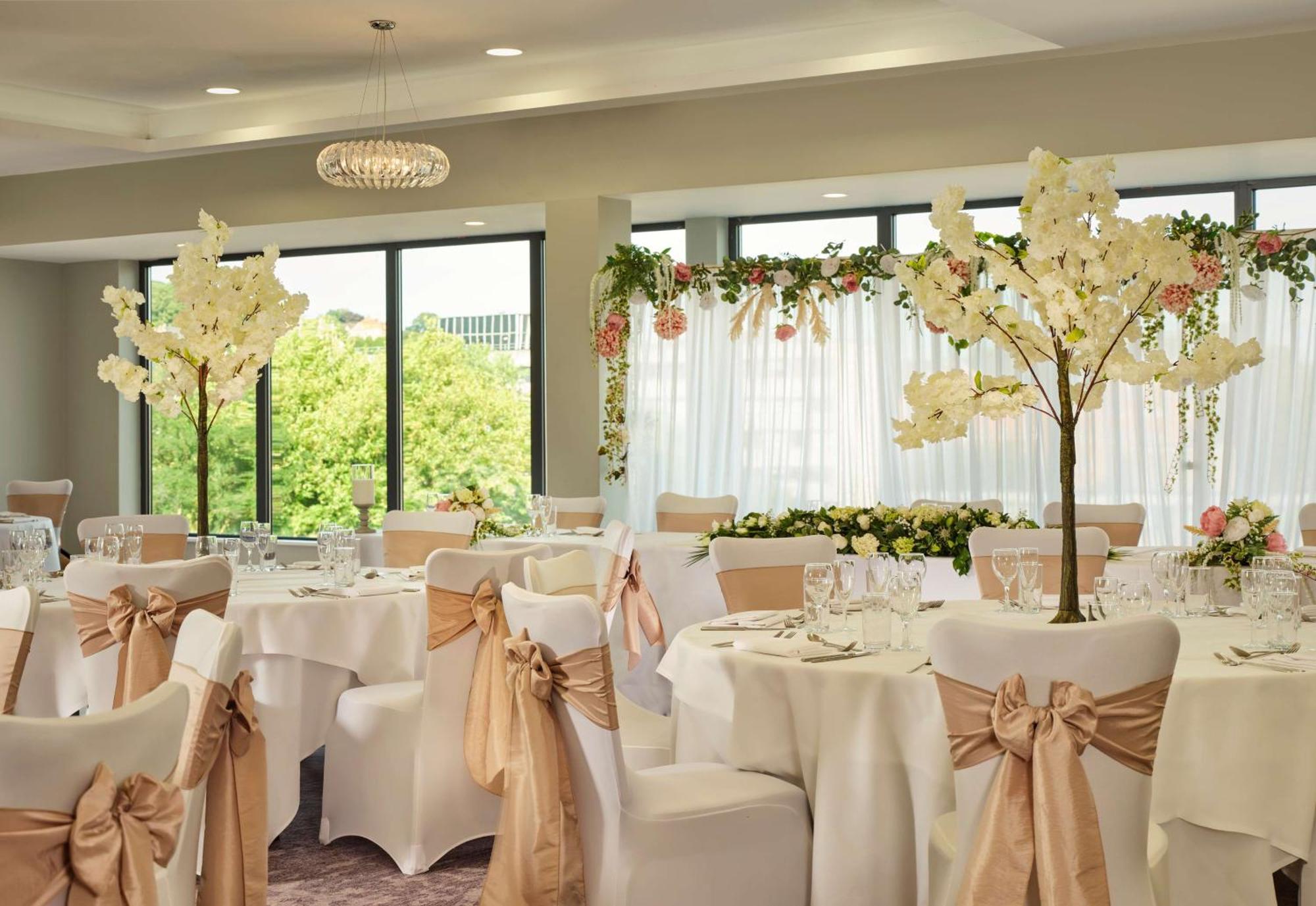 Doubletree By Hilton Lincoln Hotel Buitenkant foto