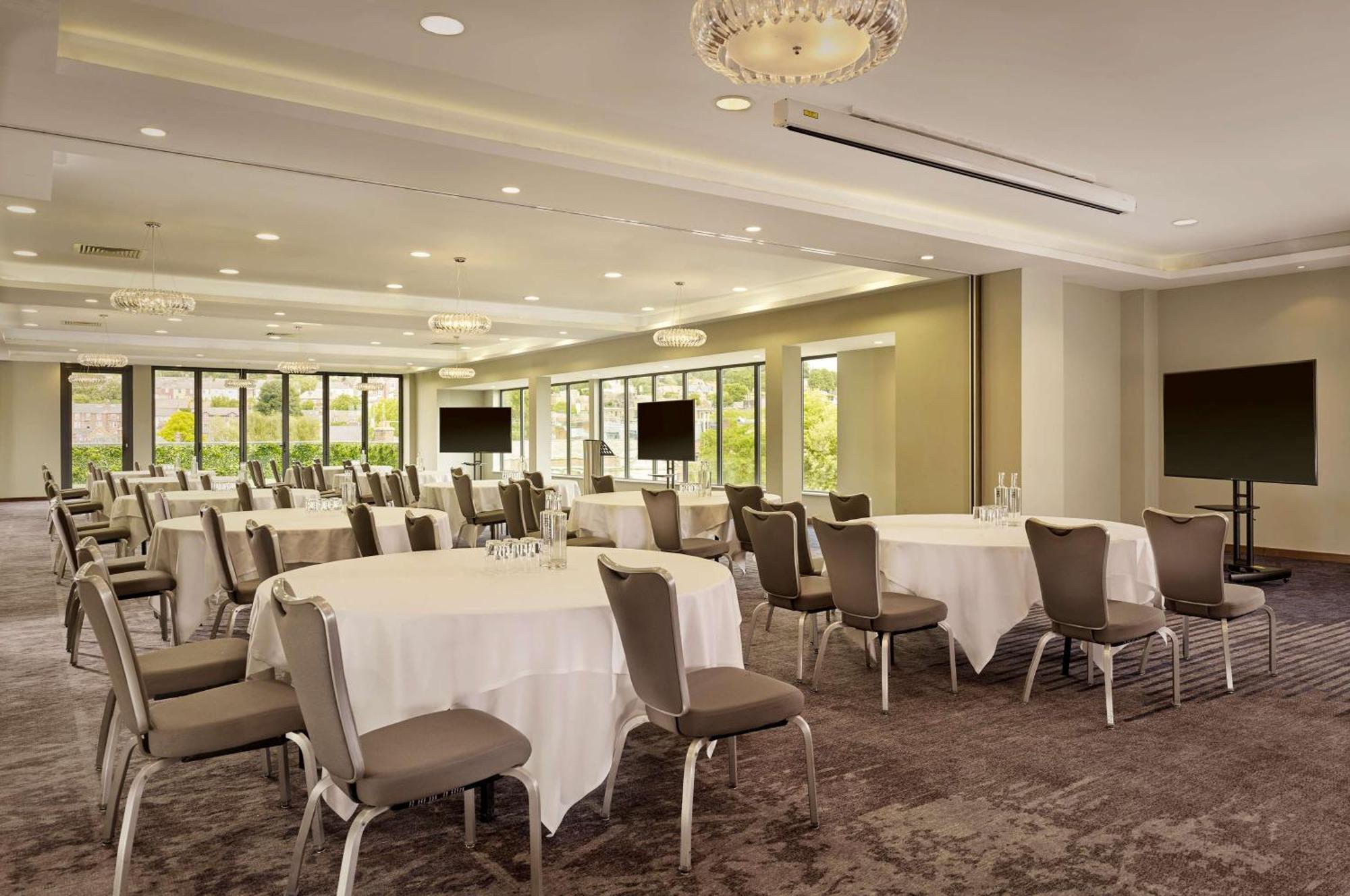 Doubletree By Hilton Lincoln Hotel Buitenkant foto