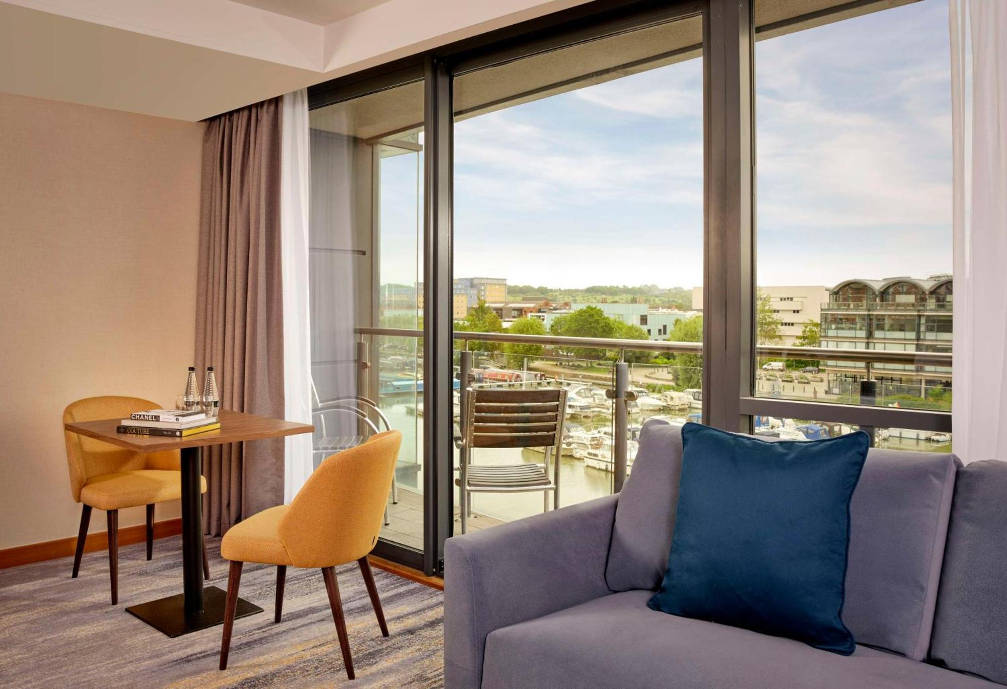 Doubletree By Hilton Lincoln Hotel Buitenkant foto
