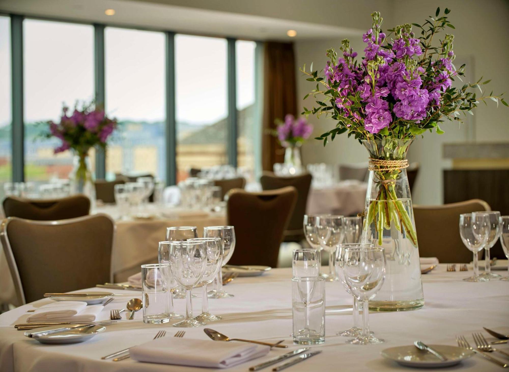Doubletree By Hilton Lincoln Hotel Buitenkant foto