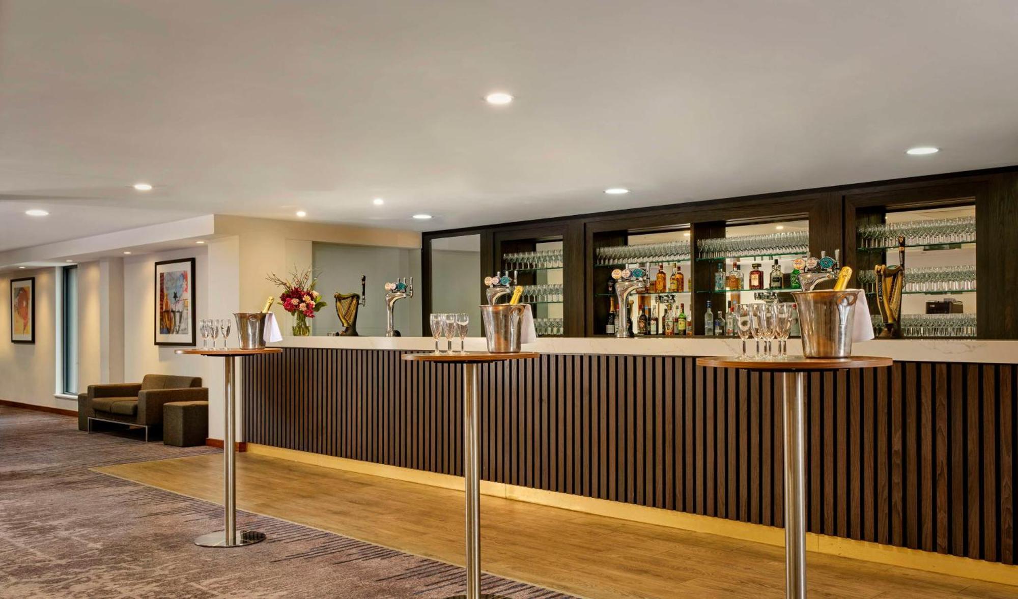 Doubletree By Hilton Lincoln Hotel Buitenkant foto